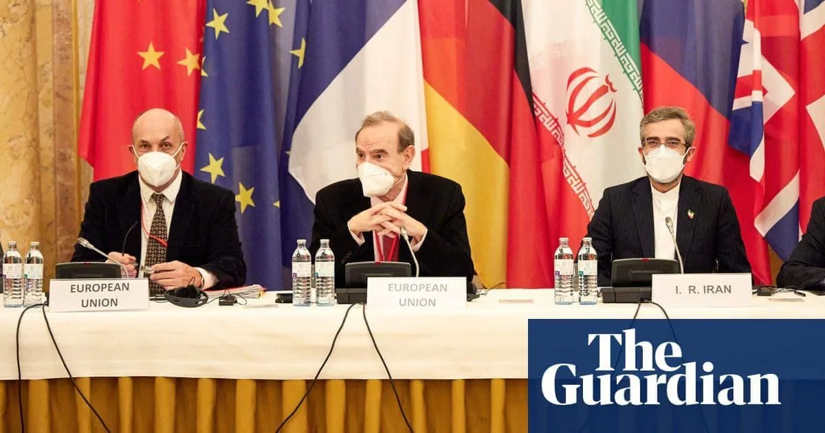 اربابان خامنه‌ای، روسیه و چین، به او گفتند، کوتاه ...